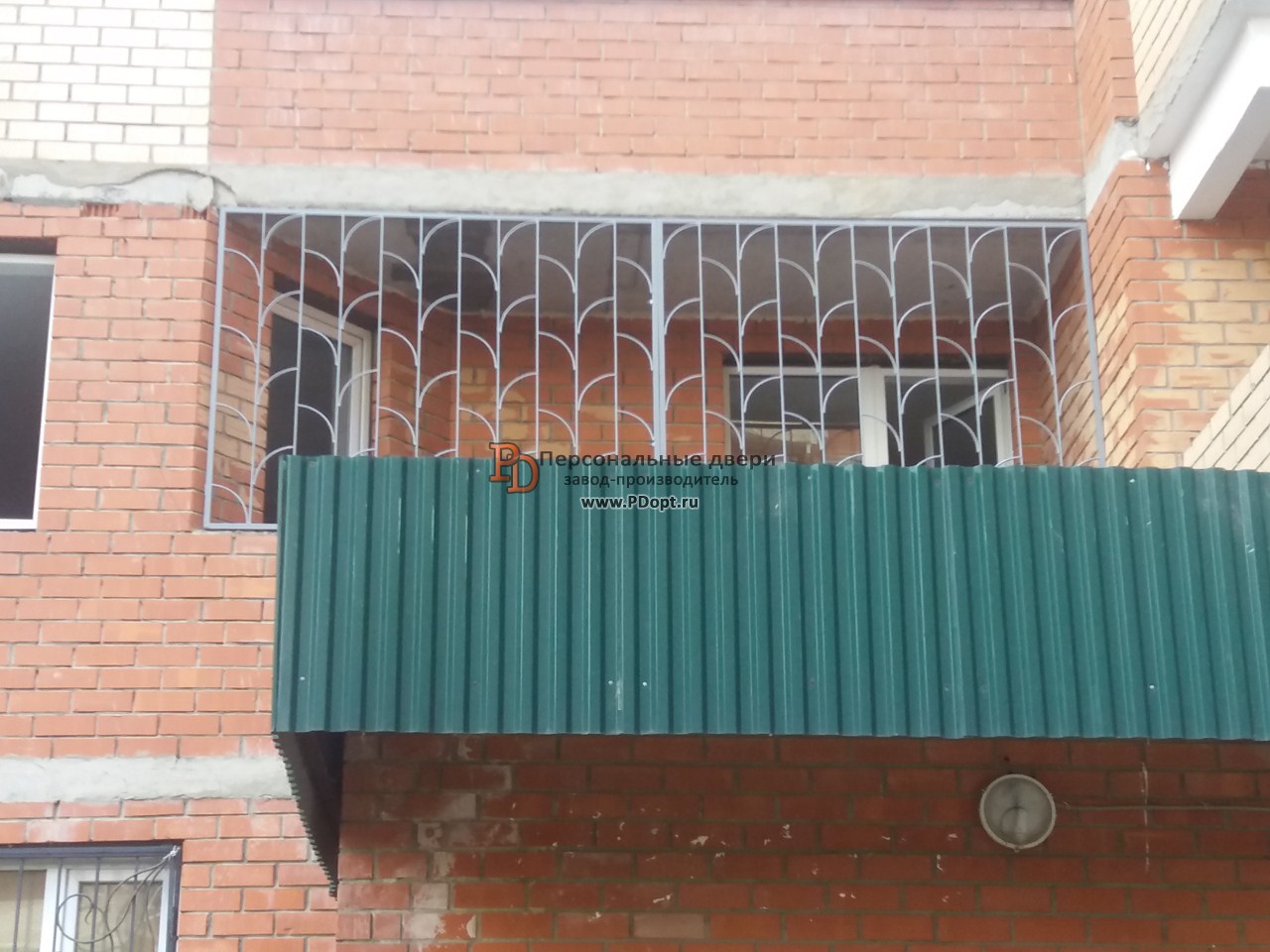 Установить балконую решетку на второй этаж